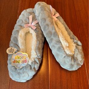 NWT Sock Slippers Size medium/large (for shoe sizes 8-10.5)